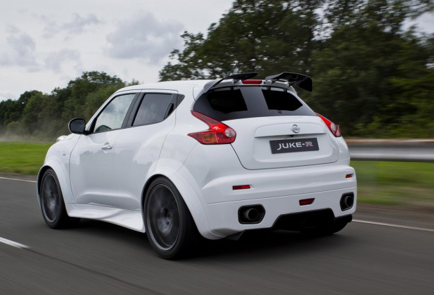 Nissan Juke на дороге